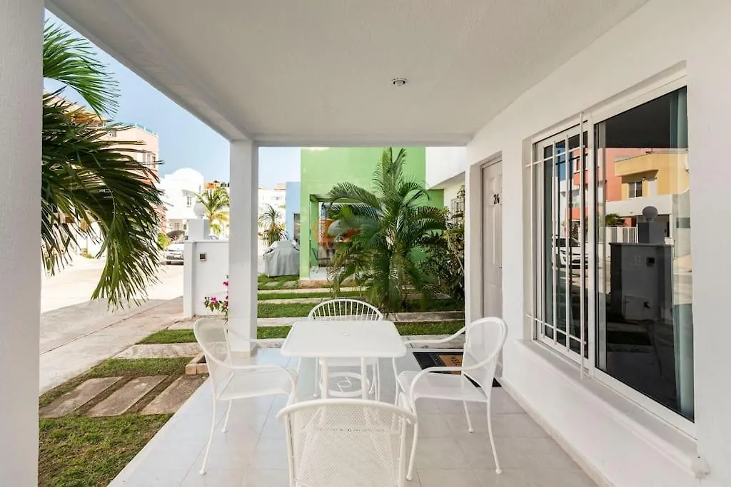 Micro Studio Perfect For Backpackers, Couples, 3 Min Drive To Playa El Nino Cancun 0*,  Mexico