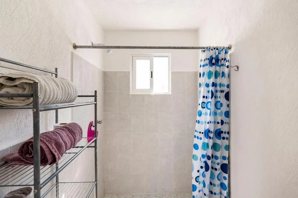 Micro Studio Perfect For Backpackers, Couples, 3 Min Drive To Playa El Nino Cancun Mexico