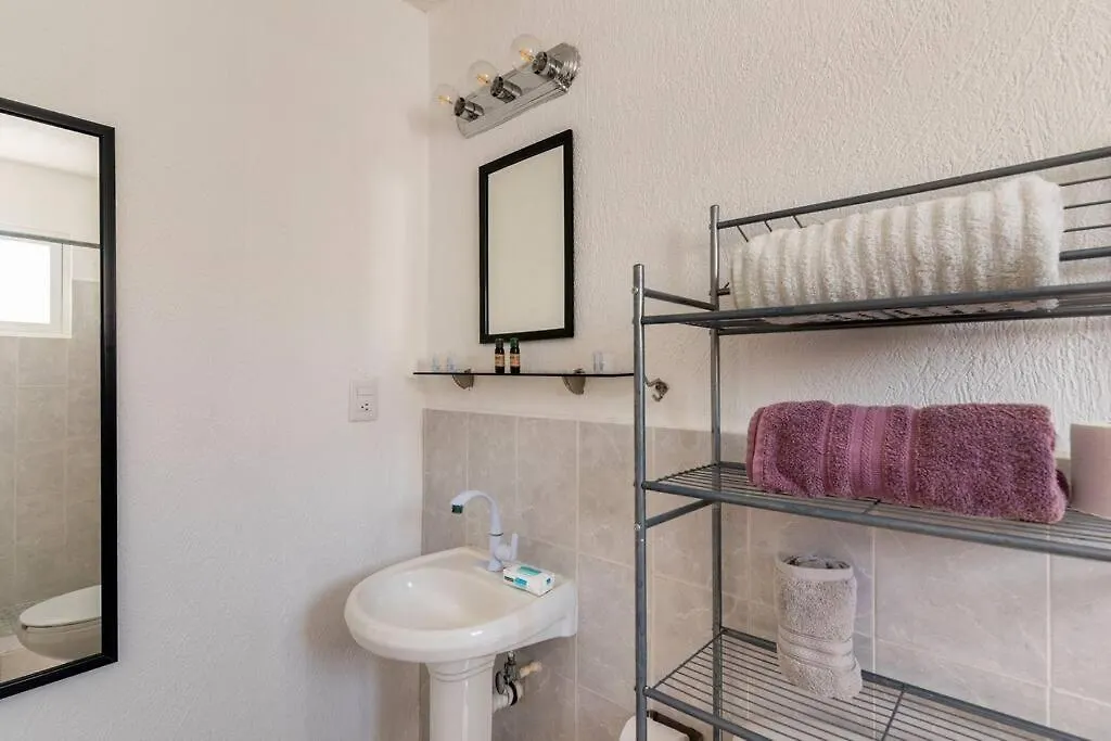 Apartment Micro Studio Perfect For Backpackers, Couples, 3 Min Drive To Playa El Nino Cancun