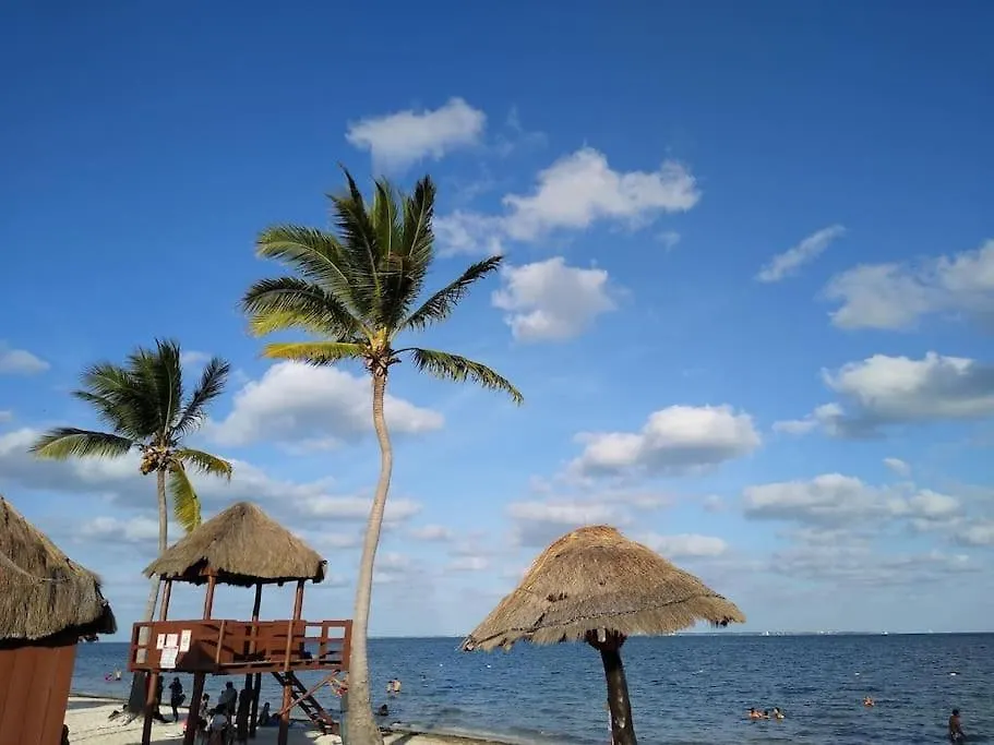 Micro Studio Perfect For Backpackers, Couples, 3 Min Drive To Playa El Nino Cancun
